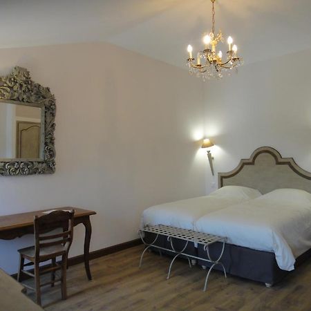 Les Terres De Saint Hilaire Bed & Breakfast Ollières Oda fotoğraf