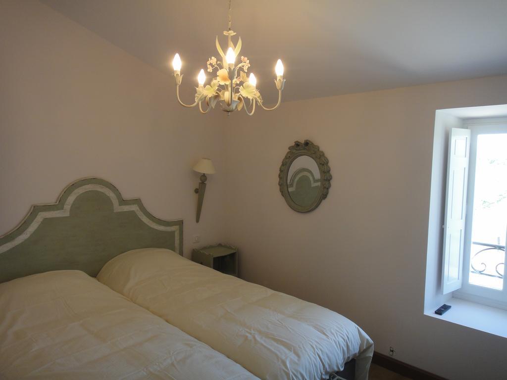Les Terres De Saint Hilaire Bed & Breakfast Ollières Oda fotoğraf