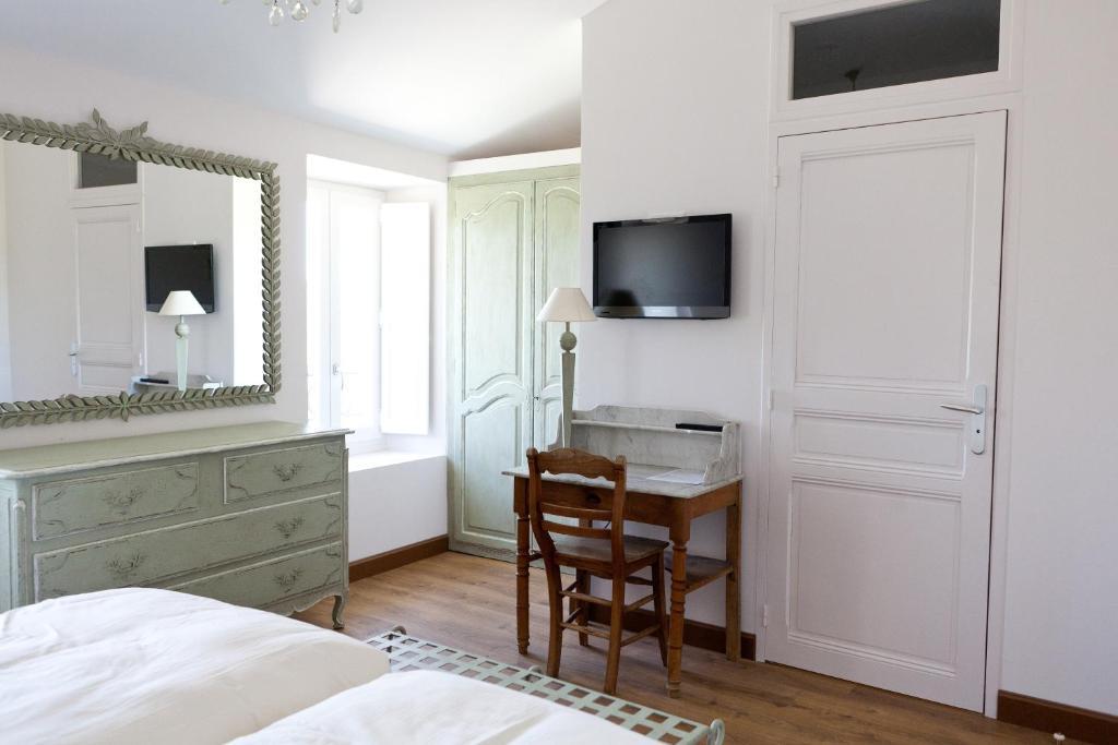 Les Terres De Saint Hilaire Bed & Breakfast Ollières Oda fotoğraf