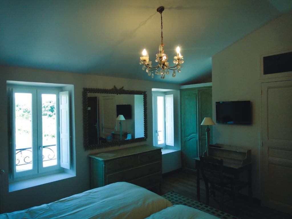 Les Terres De Saint Hilaire Bed & Breakfast Ollières Oda fotoğraf