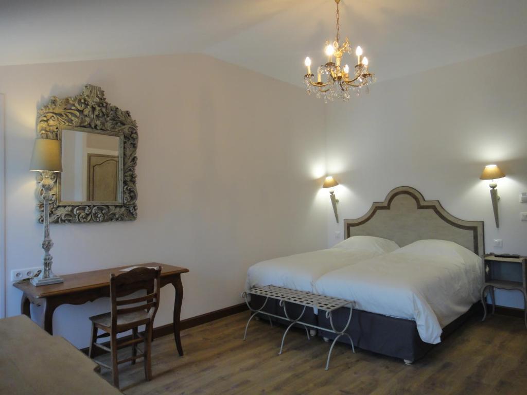 Les Terres De Saint Hilaire Bed & Breakfast Ollières Oda fotoğraf