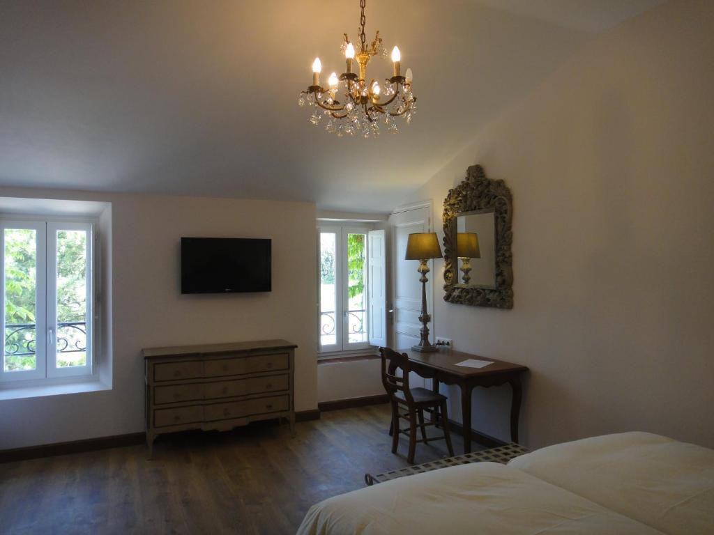 Les Terres De Saint Hilaire Bed & Breakfast Ollières Oda fotoğraf